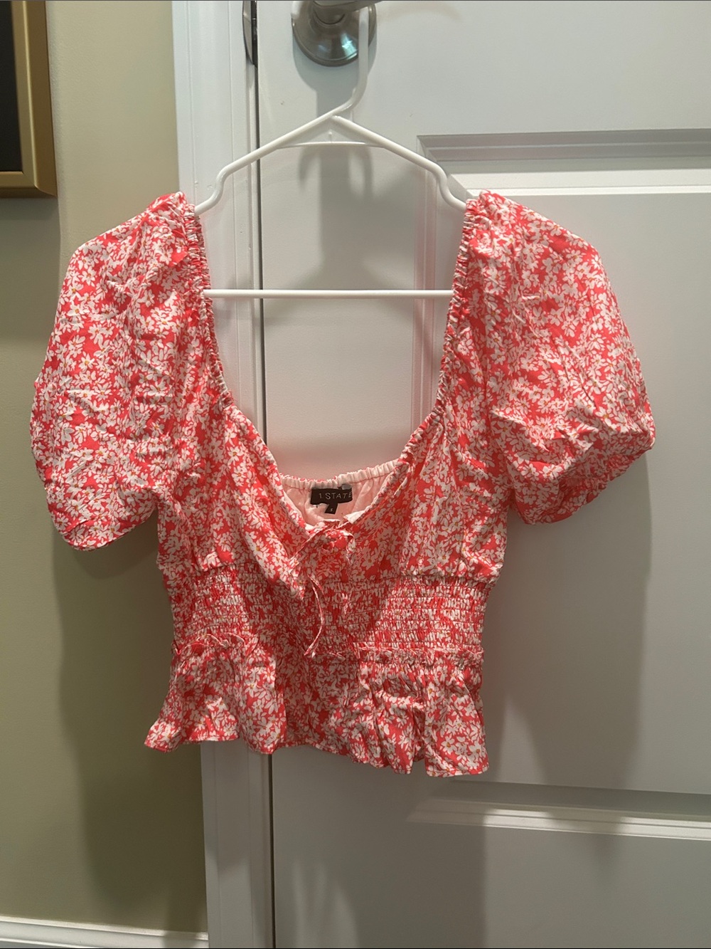1. State Coral Pink Floral Smocked Puff-Sleeve Crop Top